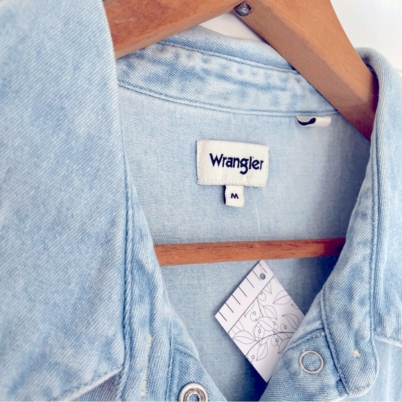 EUC Wrangler shift shirt dress / soft light wash denim / size medium - Picture 3 of 7